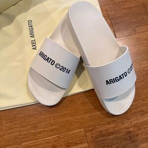 Axel Arigato slides